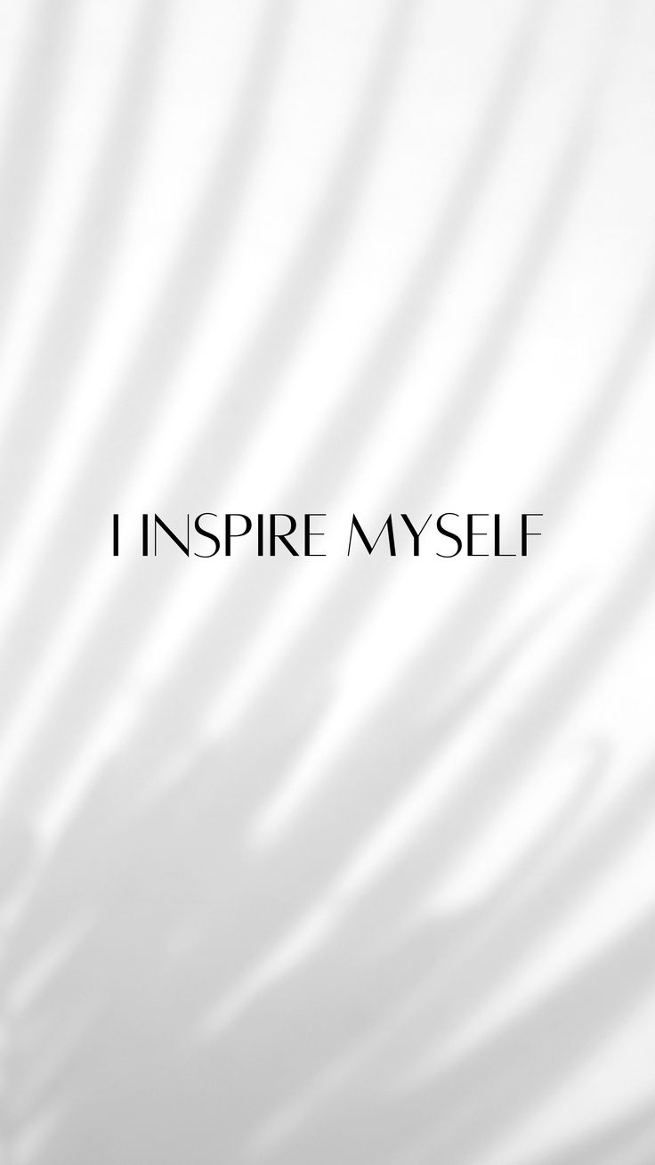 "I inspire myself" in small black serif capitals on white fabric with soft shadows.